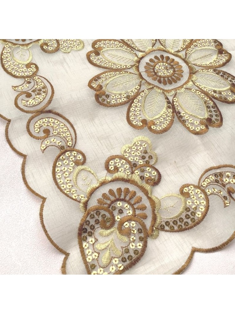 Embroidered mesh flower dining mat