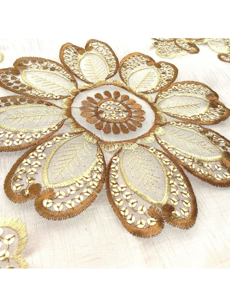 Embroidered mesh flower dining mat