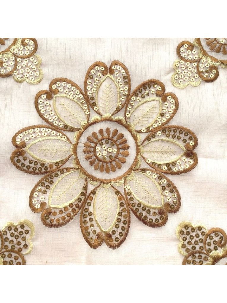 Embroidered mesh flower dining mat